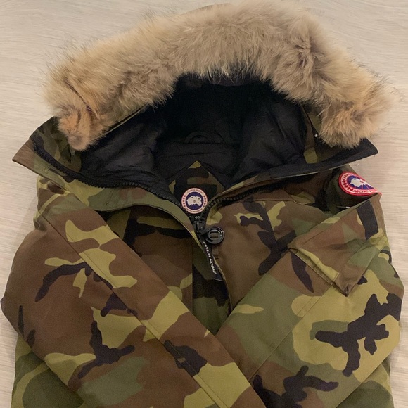 Canada Goose Jackets & Blazers - Canada Goose like new authentic women’s limited edition jacket.